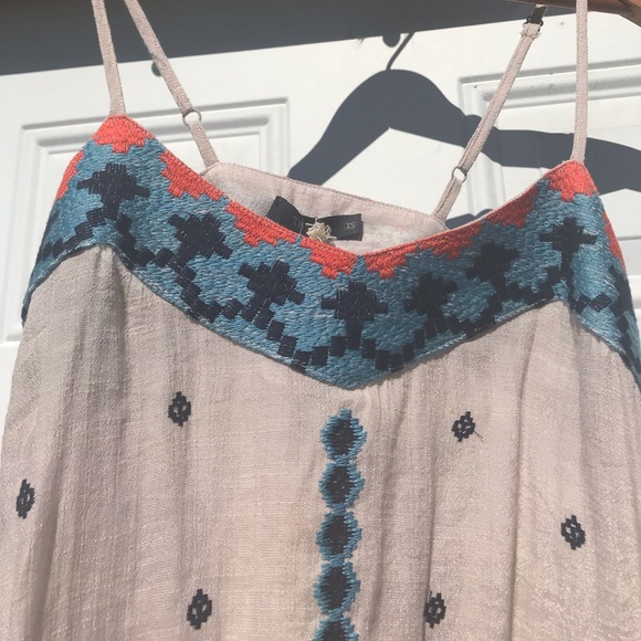 THML Tops - embroidered top NWT - thml clothing - Picture 3 of 8